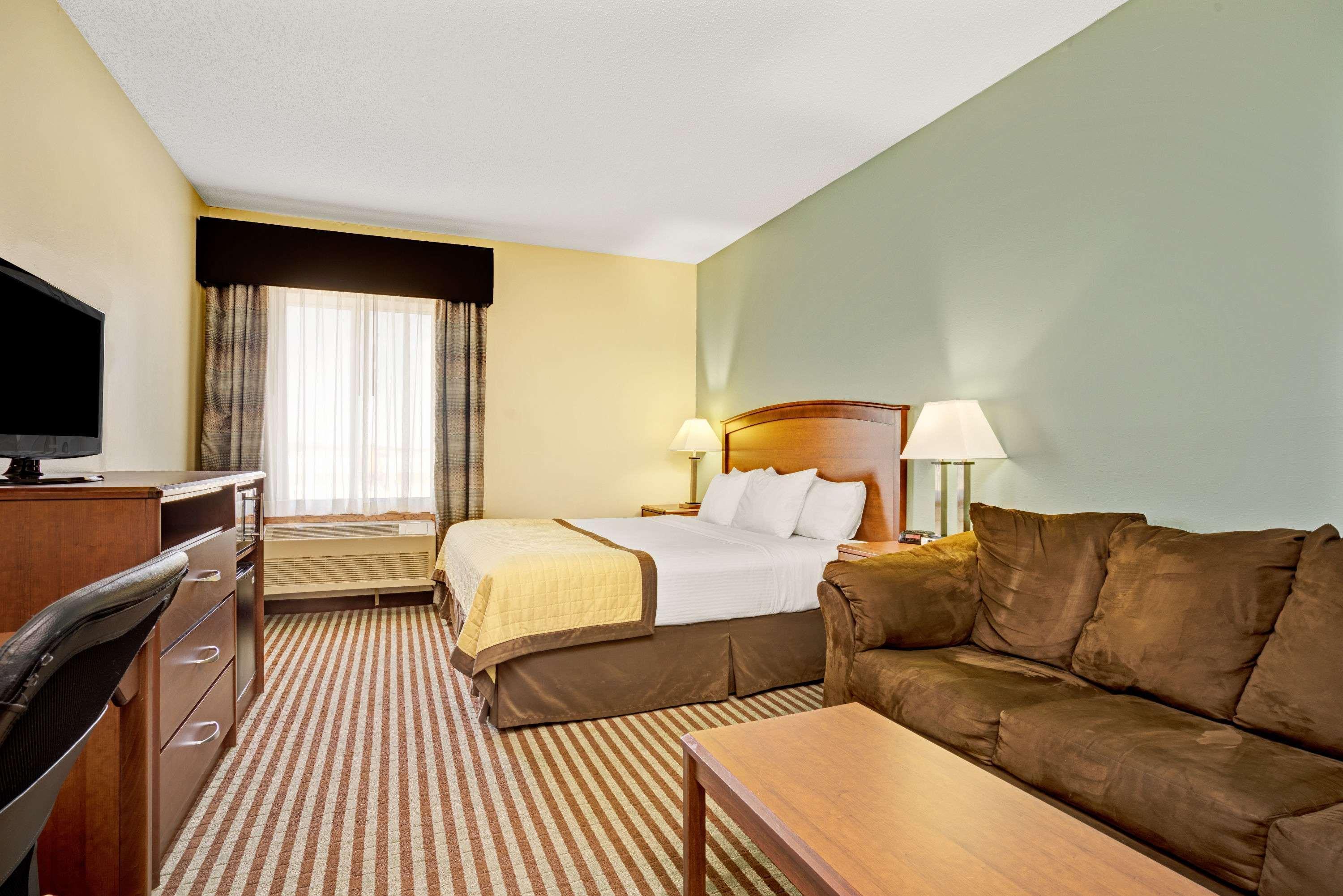 Baymont By Wyndham Wahpeton Hotel Exterior photo