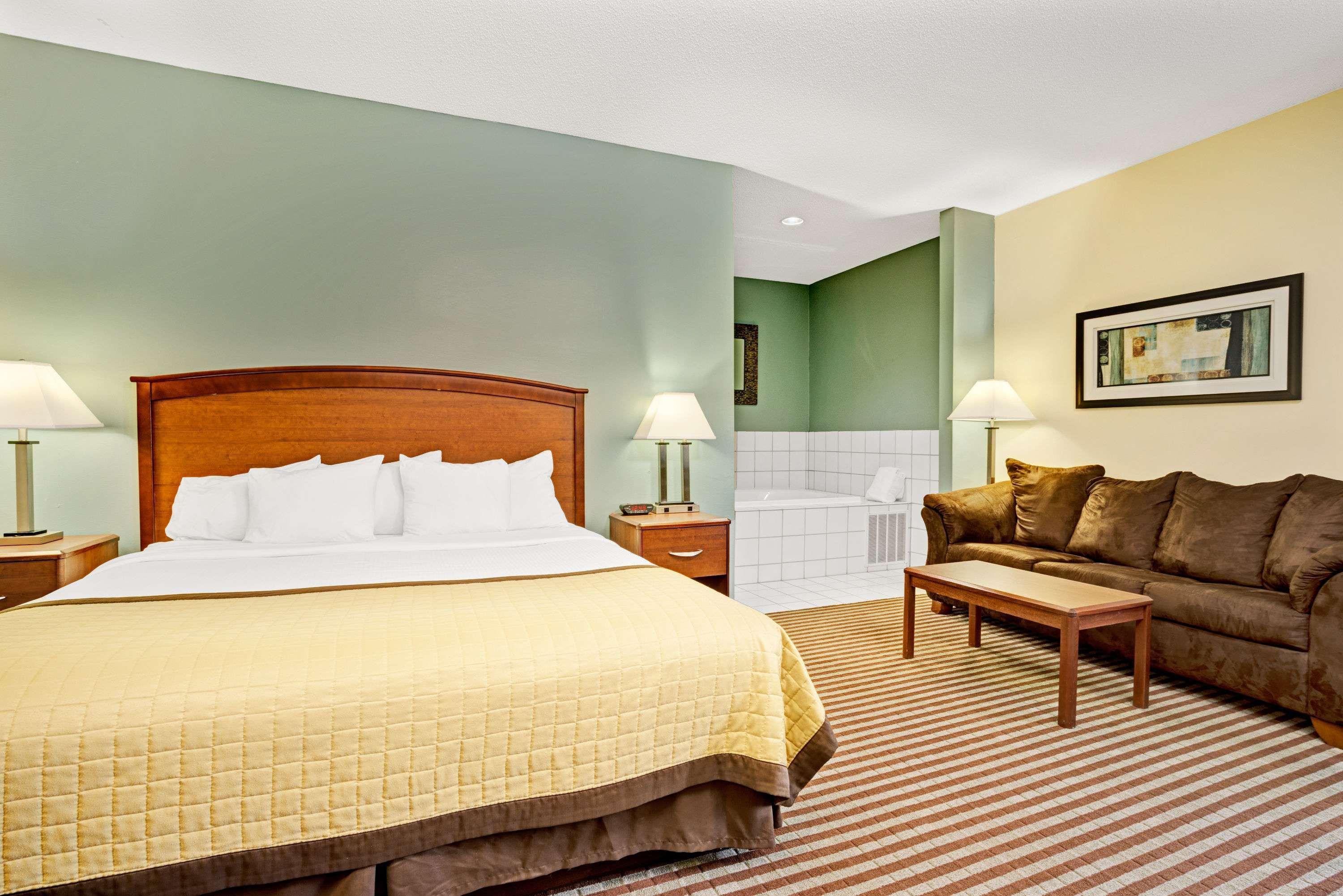 Baymont By Wyndham Wahpeton Hotel Exterior photo