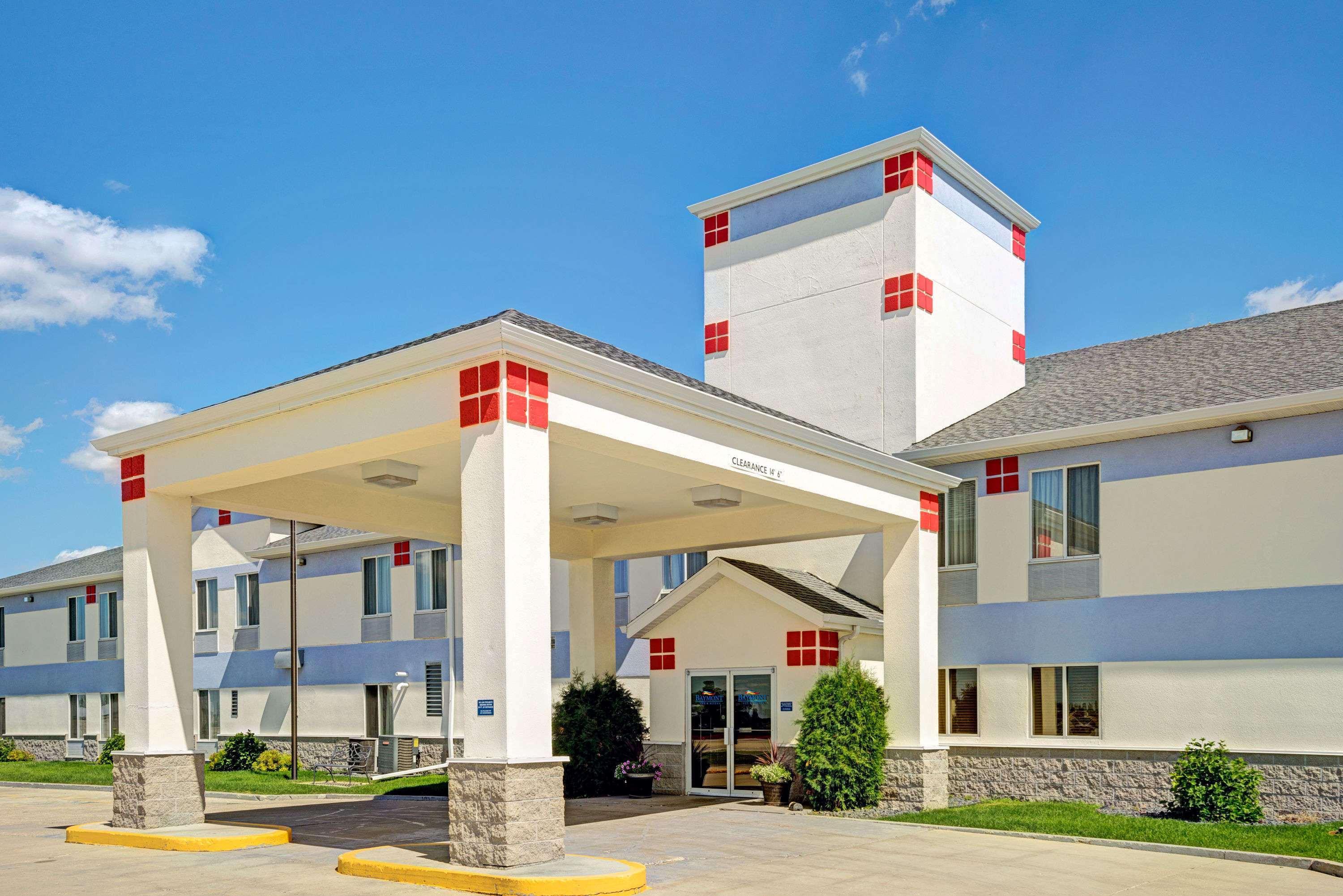 Baymont By Wyndham Wahpeton Hotel Exterior photo