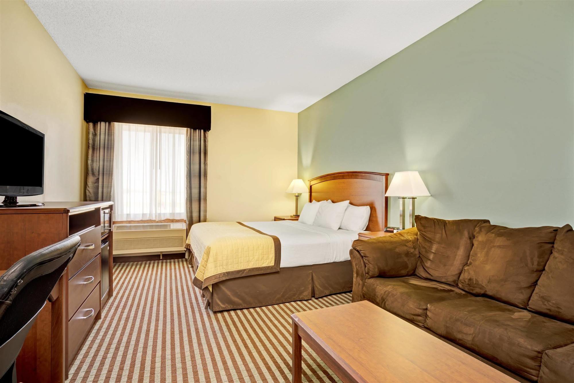Baymont By Wyndham Wahpeton Hotel Exterior photo