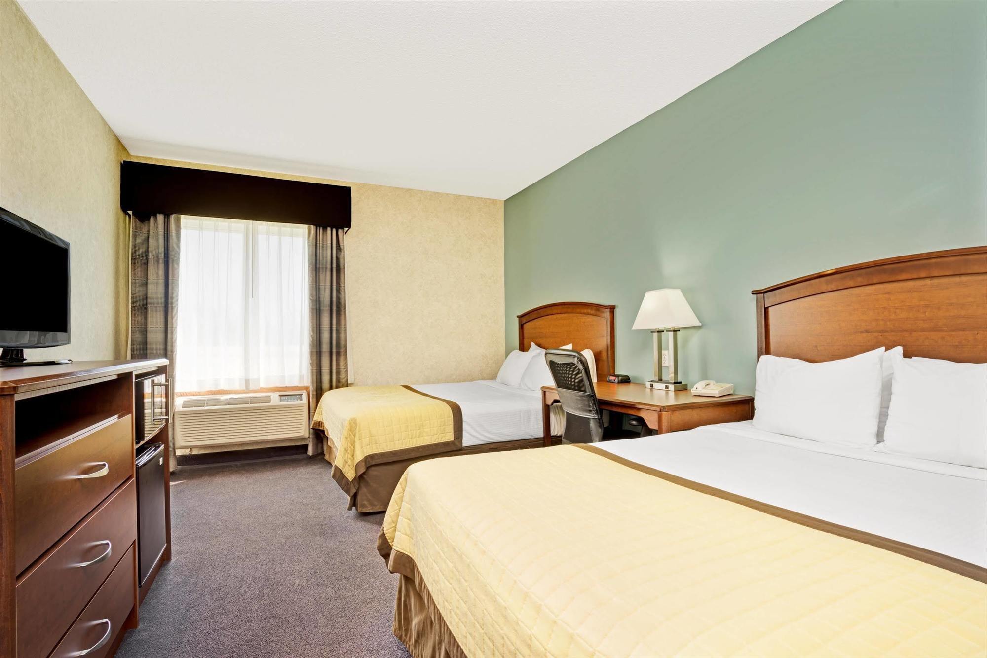 Baymont By Wyndham Wahpeton Hotel Exterior photo